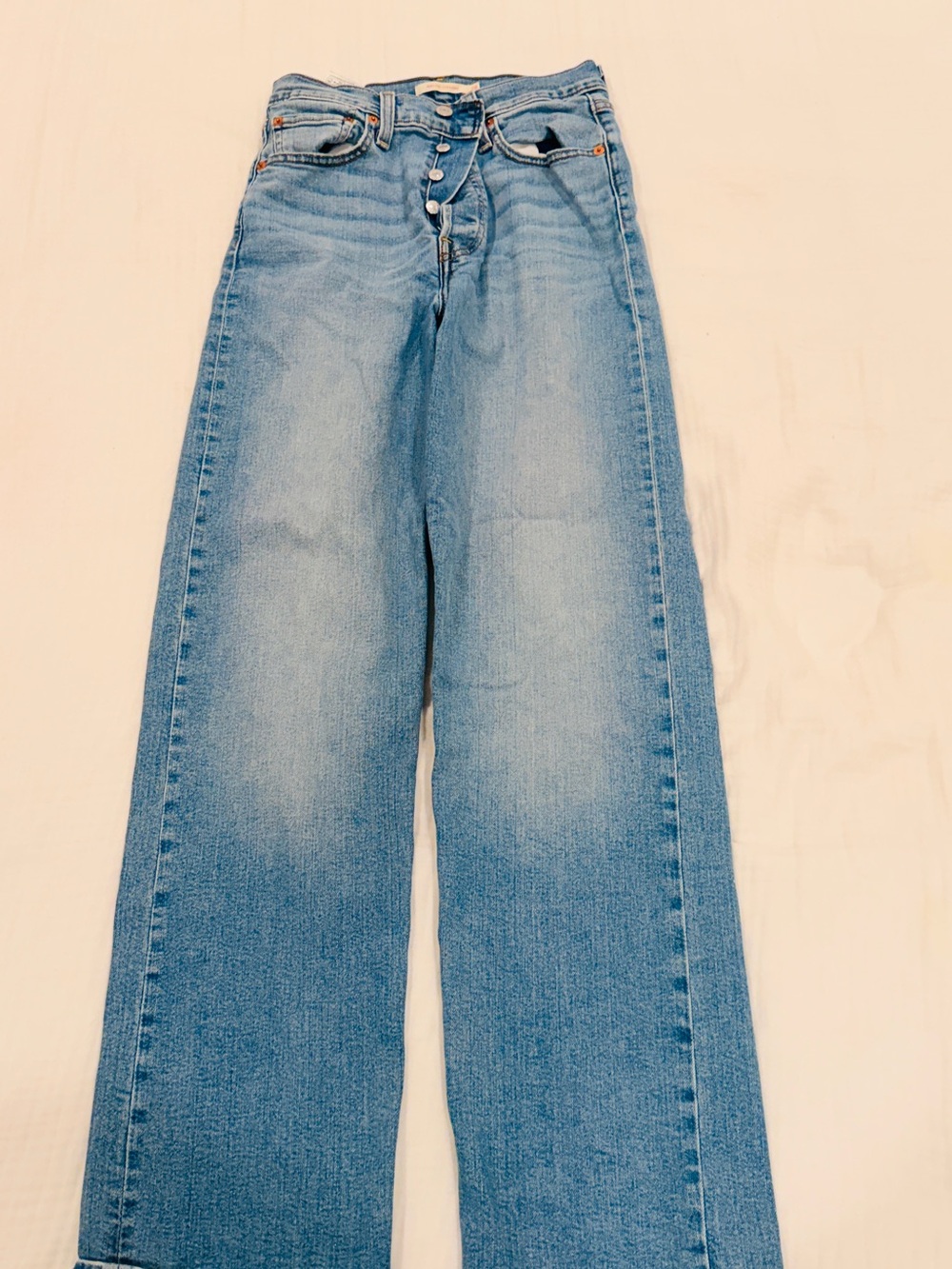 Levi’s Ribcage Straight Leg Jeans in Light Blue